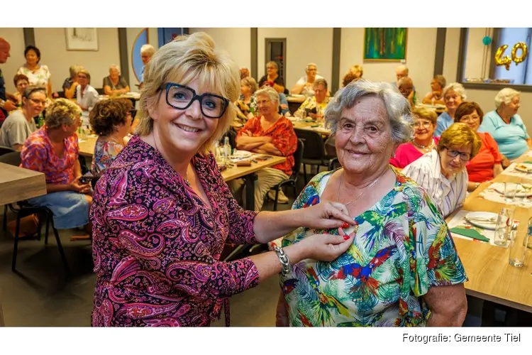 Bronzen Flipje-speld voor 40 jaar vrijwilligerswerk